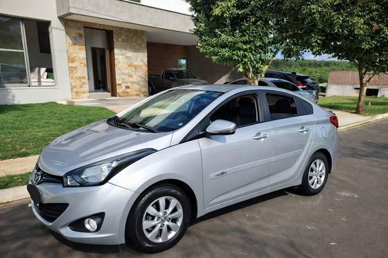 HYUNDAI HB20S 1.6 COMFORT PLUS 16V FLEX 4P AUTOMÁTICO